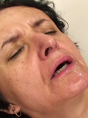 The mature beauty has great sex and when its over she has cum dripping down her chin